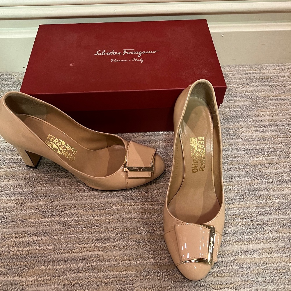 Salvatore Ferragamo nude pumps